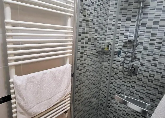 - Doppia Con Bagno Privato In Stupendo Attico Con Vista Mozzafiato B&B 4*