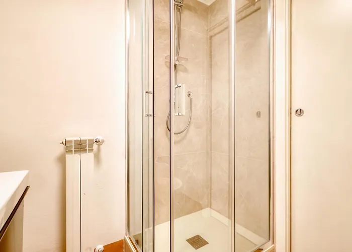 Fara 33 Cozy Flat In District アパート ミラノ