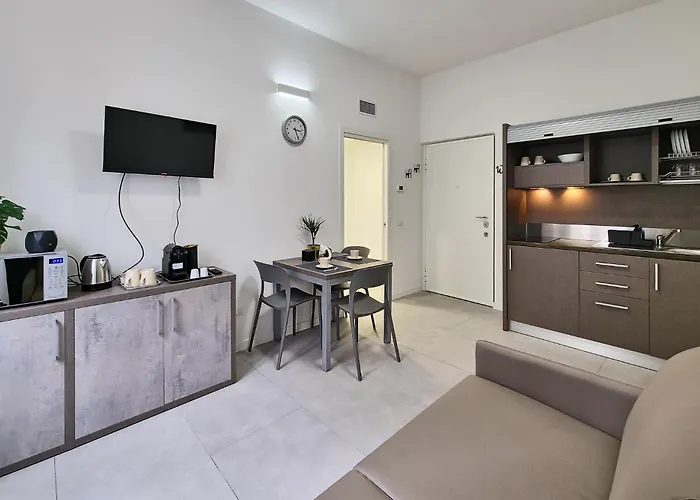 Eleven - Cozy * Milán