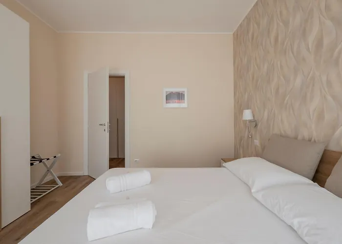 아파트 I Host - Campiglio 13 *