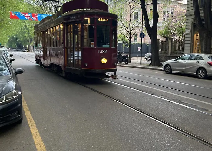 Elegant Historic On A Tree-lined Avenue Near Cadorna Station And Last Supper