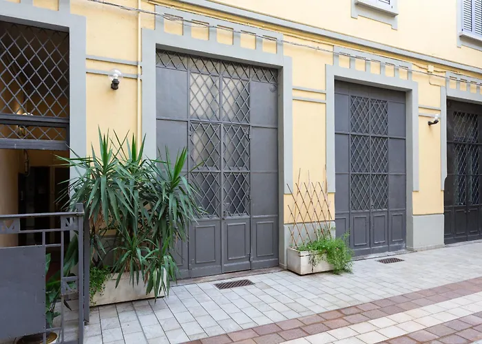 Guesthost - Cadore - Urban Retreat Apartment!