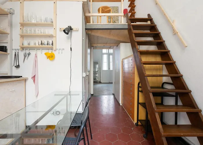 Guesthost - Cadore - Urban Retreat Apartment!