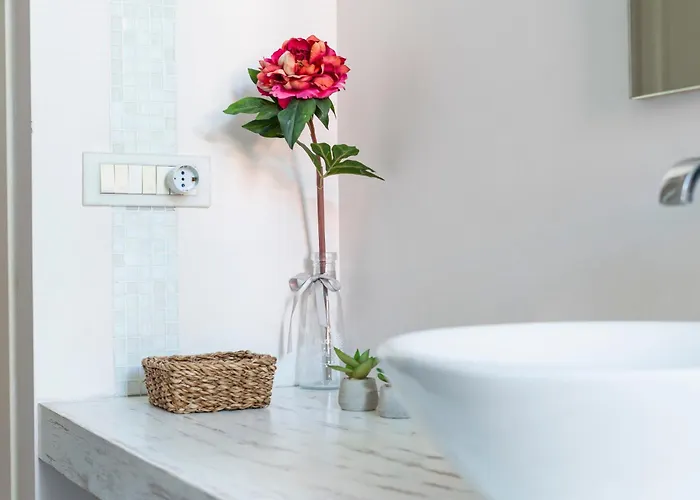 Roomy Flat With Garage - Porta Romana *