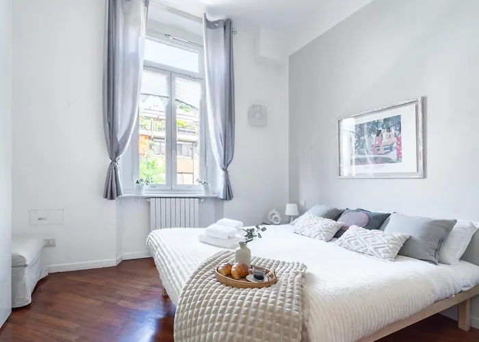 Roomy Flat With Garage - Porta Romana * Milán