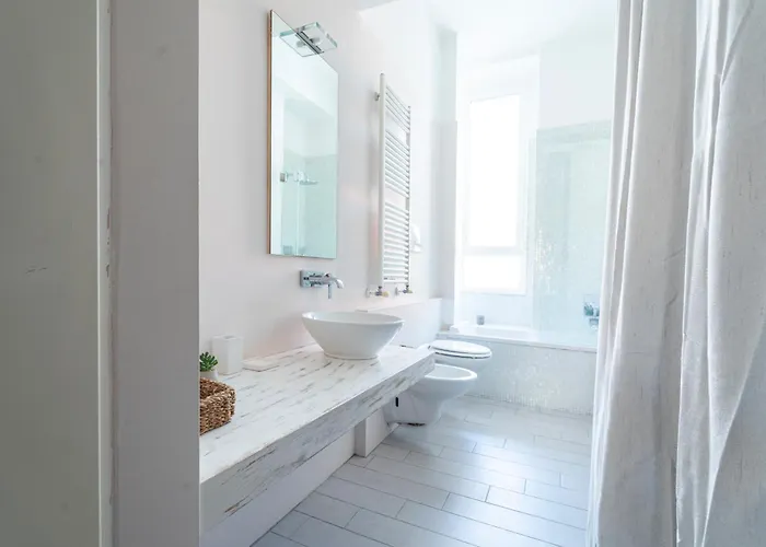 Roomy Flat With Garage - Porta Romana Apartamento