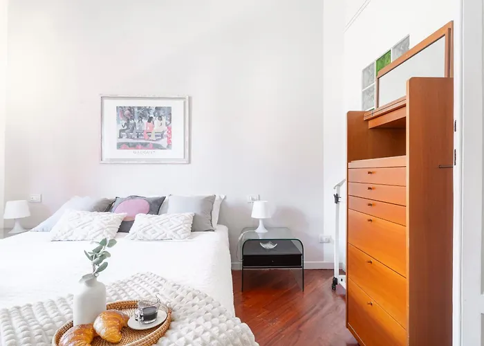 Roomy Flat With Garage - Porta Romana Apartamento *