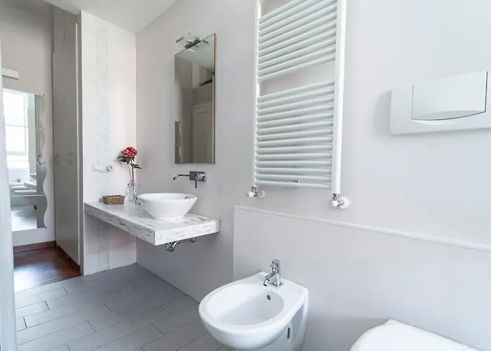 Roomy Flat With Garage - Porta Romana Apartamento