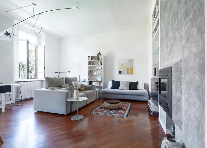 Roomy Flat With Garage - Porta Romana Apartamento *