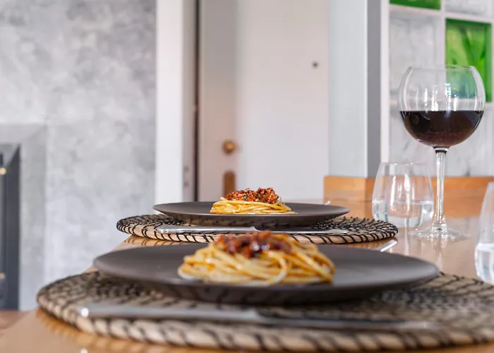 Roomy Flat With Garage - Porta Romana *