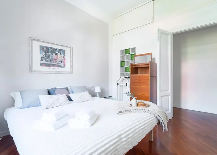 Roomy Flat With Garage - Porta Romana Apartamento *