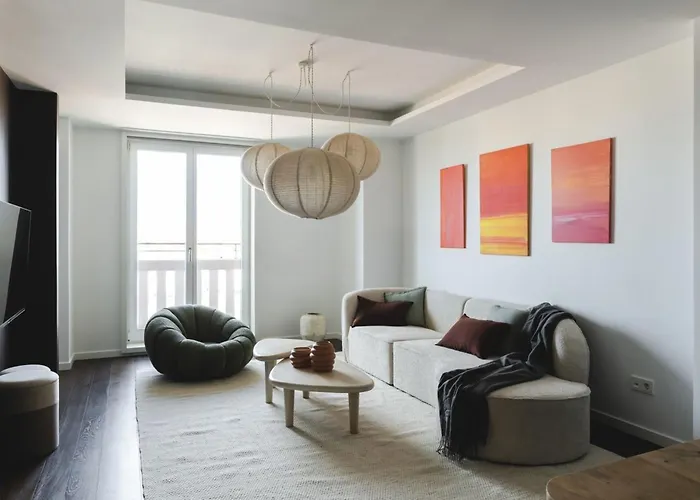 Repetti Design - 10 Min To Centre & Airport