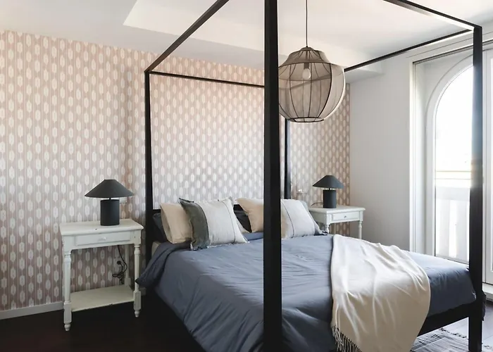 Repetti Design - 10 Min To Centre & Airport Apartment *