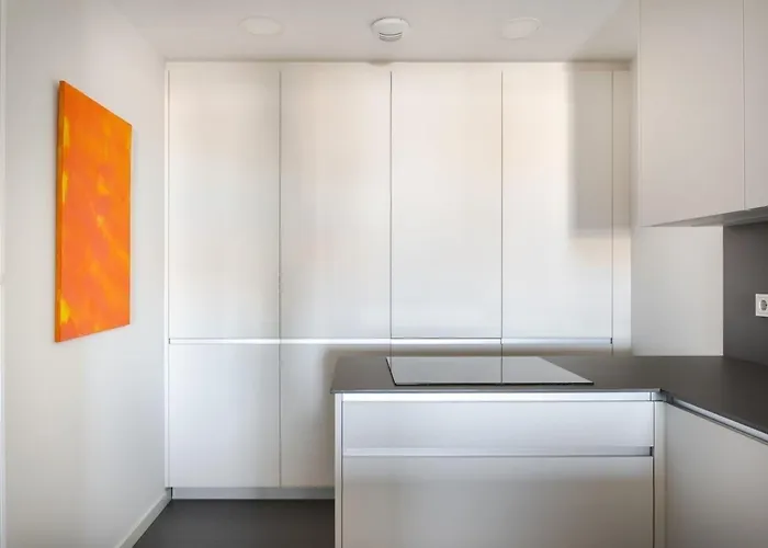 Repetti Design - 10 Min To Centre & Airport