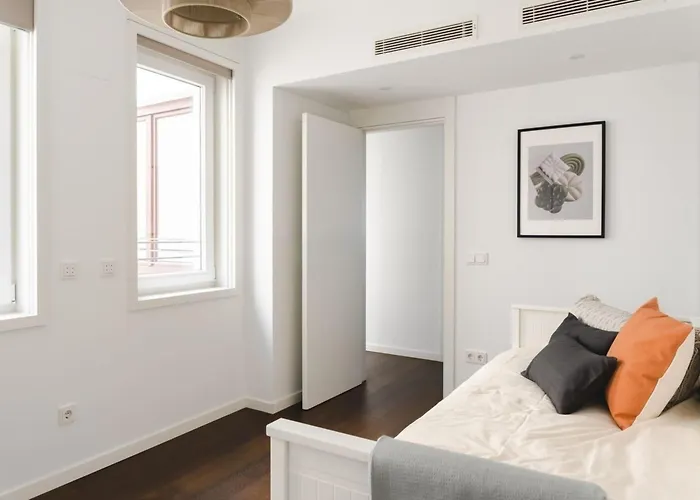 Repetti Design - 10 Min To Centre & Airport