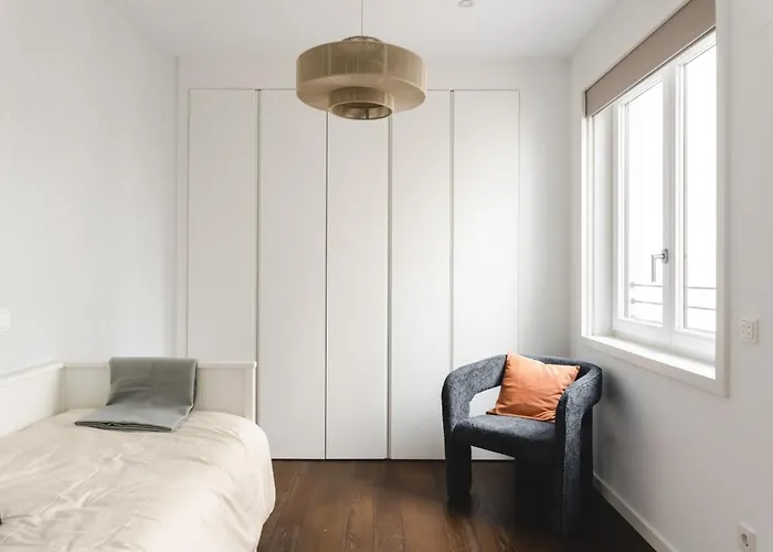 Repetti Design - 10 Min To Centre & Airport Apartment *