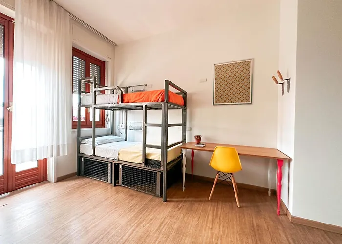 贝罗格兰德旅舍 *