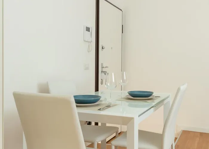 Апартаменты Exclusive Apartment - Next To The Metro Милан
