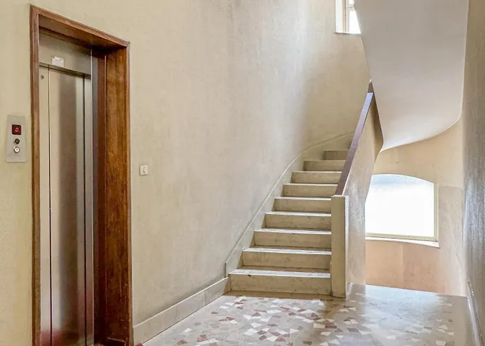 Exclusive Apartment - Next To The Metro