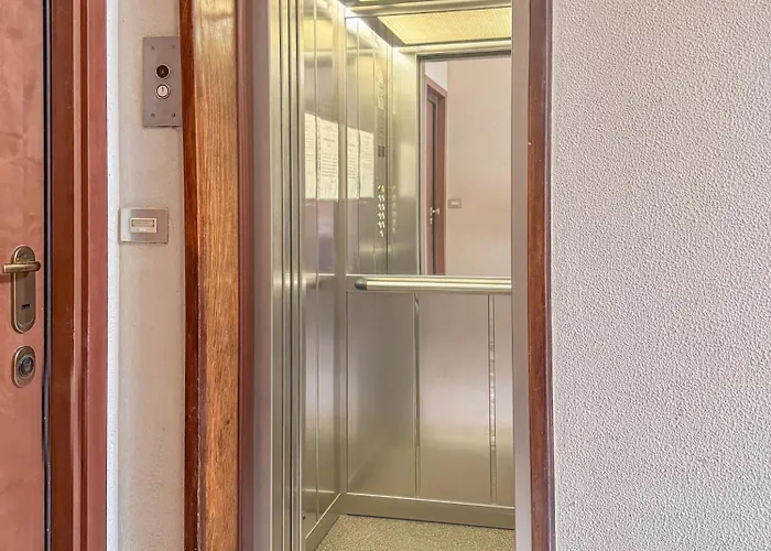 Exclusive Apartment - Next To The Metro Апартаменты *