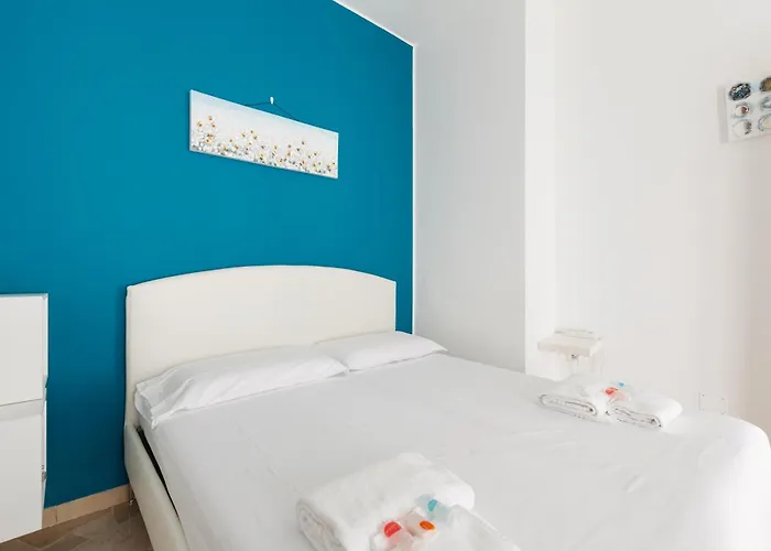 Lorenteggio-piazza Frattini Balcony Apartment Milan