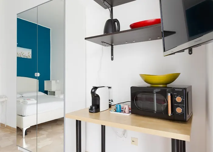 Lorenteggio-piazza Frattini Balcony