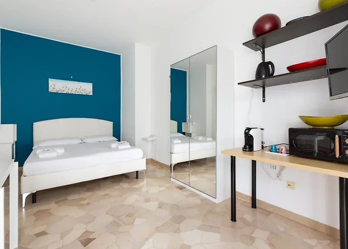 Lorenteggio-piazza Frattini Balcony Apartment Milan