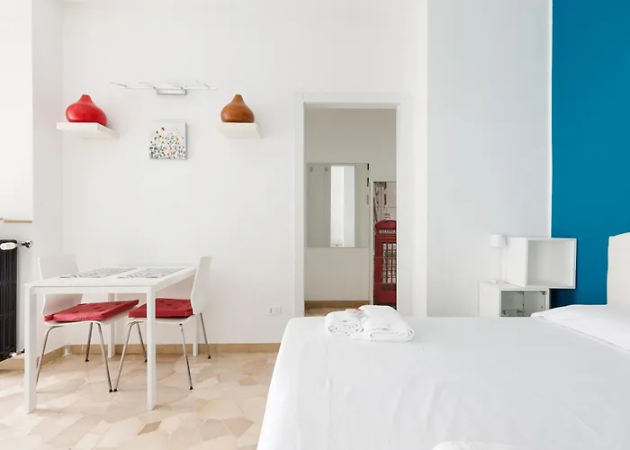 Lorenteggio-piazza Frattini Balcony * Milan