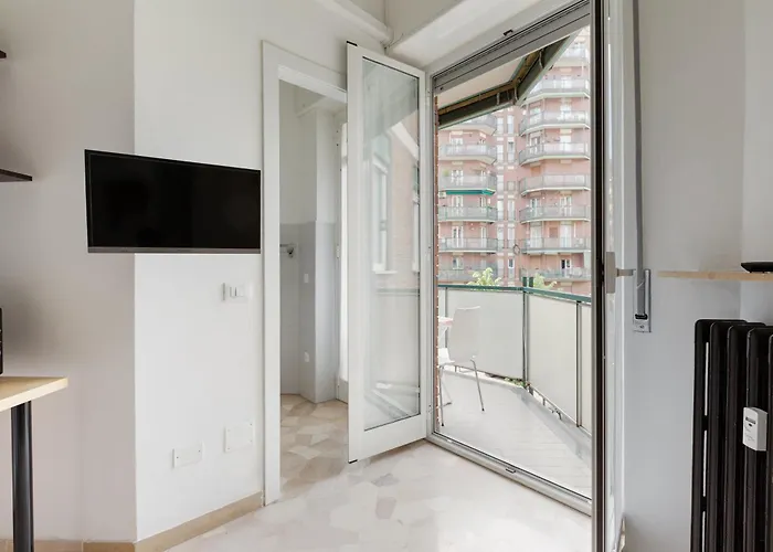 Lorenteggio-piazza Frattini Balcony