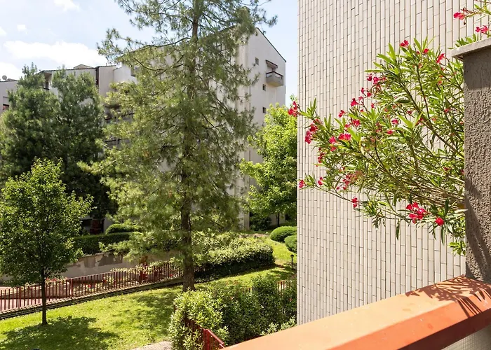 Apartment Rucellai With Shared Pool By Halldis *