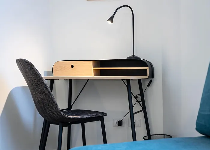 5' From Metro Lima, Design * ميلان