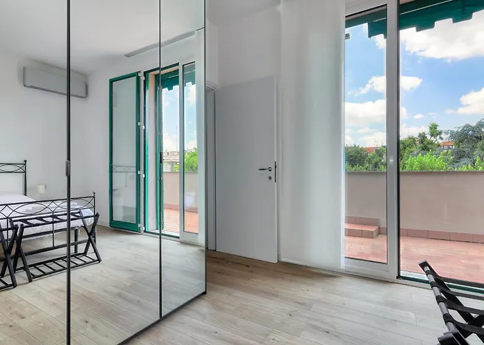 Rainbow House Via Dei Carafa Milánó