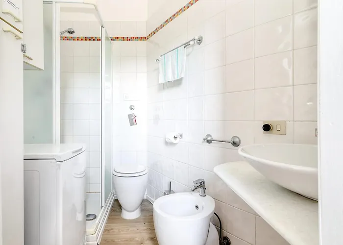 Rainbow House Via Dei Carafa Milánó