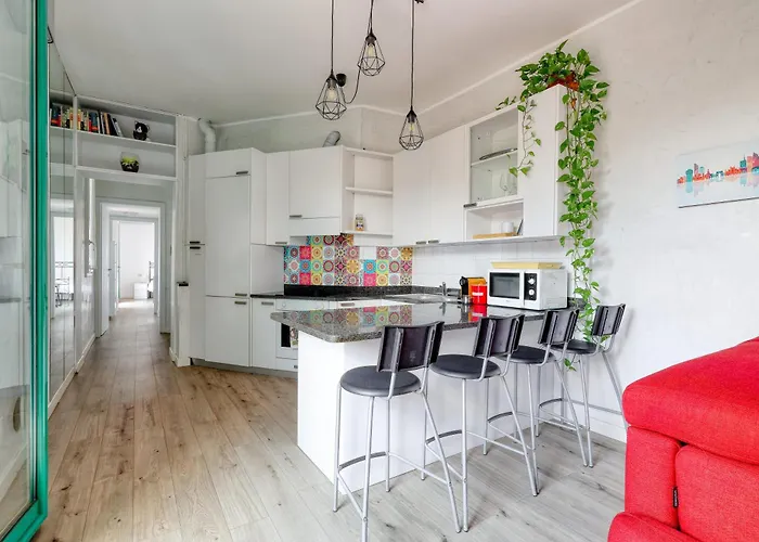 Rainbow House Via Dei Carafa Milánó