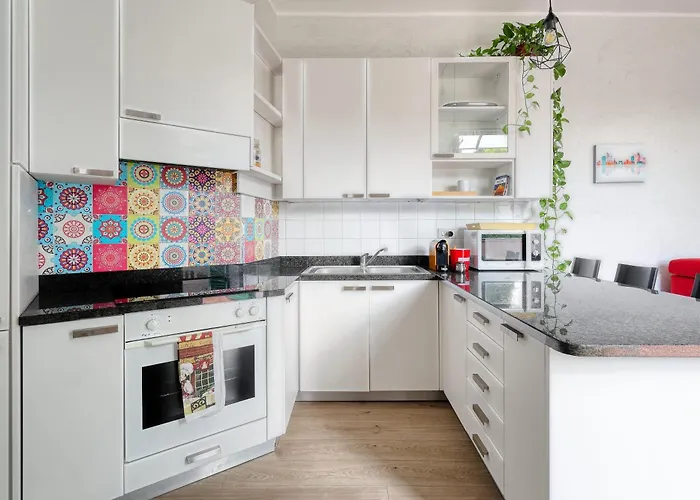 Rainbow House Via Dei Carafa