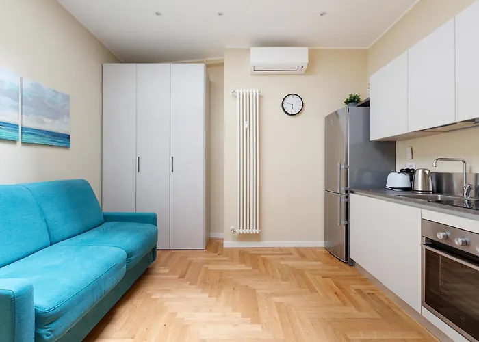 Guesthost - Missori & Bocconi Renovated Appartement