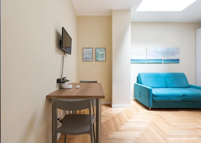 Guesthost - Missori & Bocconi Renovated Appartement