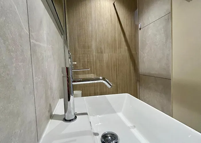 Kibilu - Via Cagnola - Arco Della Pace - Mm Moscova