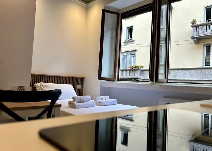 Kibilu - Via Cagnola - Arco Della Pace - Mm Moscova Милан