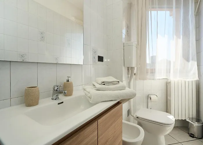 Appartamento -luminosa 5 Stars With Balcony- Wifi Netflix 15 Minutes From Duomo Milano