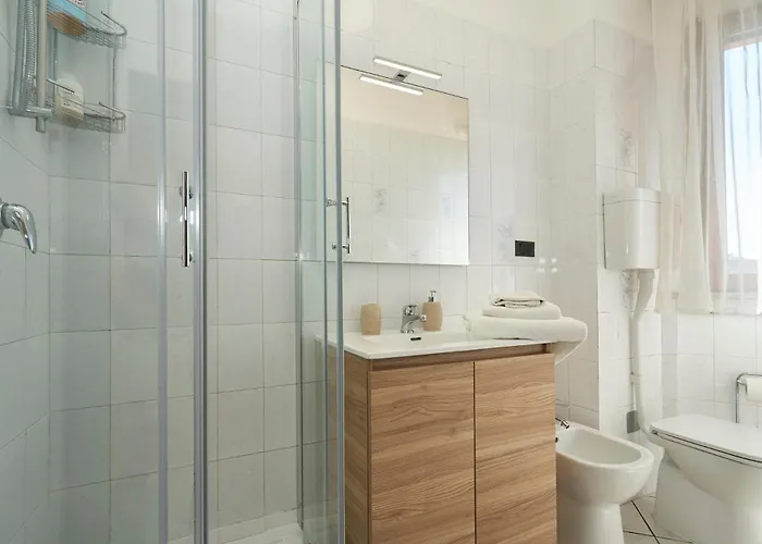 -luminosa 5 Stars With Balcony- Wifi Netflix 15 Minutes From Duomo Appartamento Milano