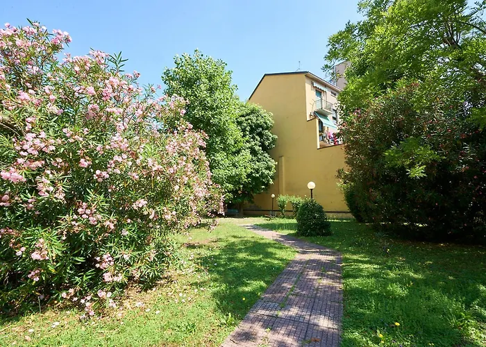 -luminosa 5 Stars With Balcony- Wifi Netflix 15 Minutes From Duomo Appartamento Milano