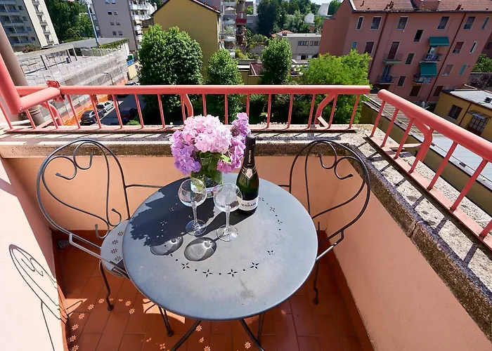 -luminosa 5 Stars With Balcony- Wifi Netflix 15 Minutes From Duomo Appartamento Milano