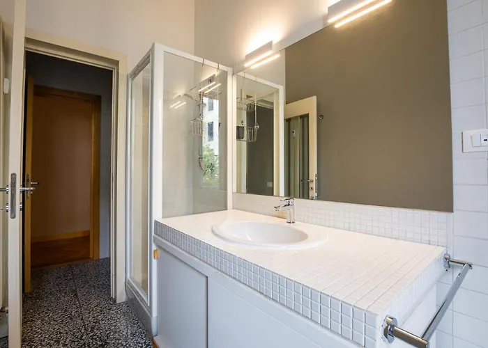 Vercelli Elegance Between Citylife And Duomo - Milan-cortina 2026 Olympics - Design Week 2026 מילאנו