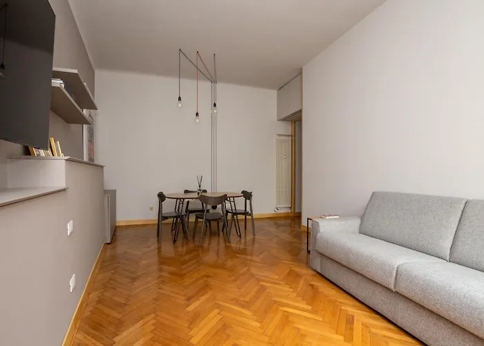 Vercelli Elegance Between Citylife And Duomo - Milan-cortina 2026 Olympics - Design Week 2026 *