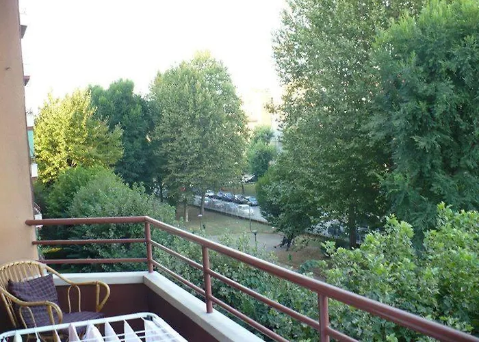 Suzzani House בית הארחה *