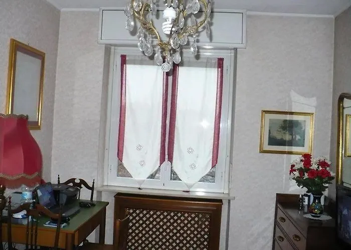 Suzzani House בית הארחה *
