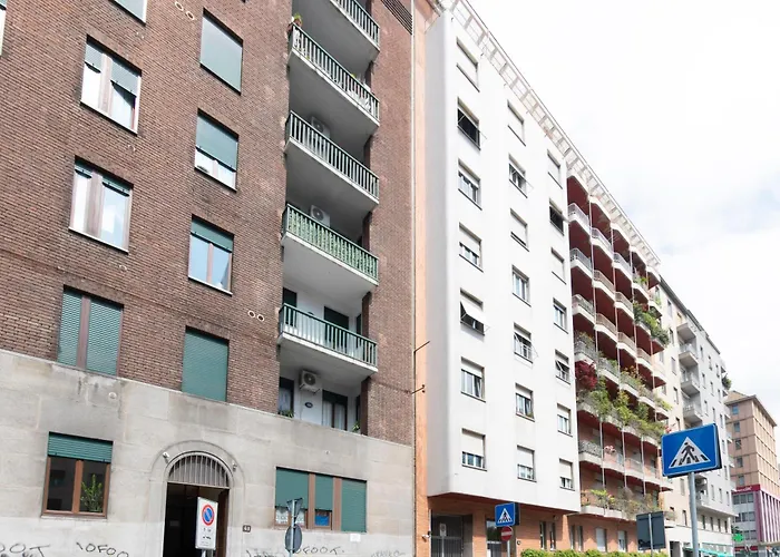 Modern & Stylish Near Isola & Station 아파트
