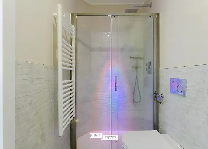 And Quiet - Διαμέρισμα