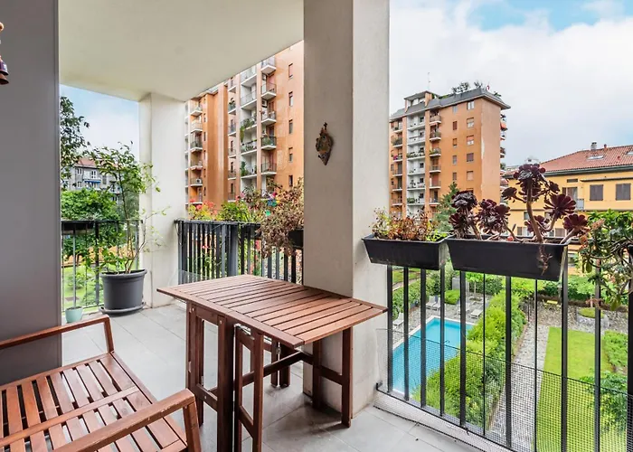 Homeby, Oasis Milán